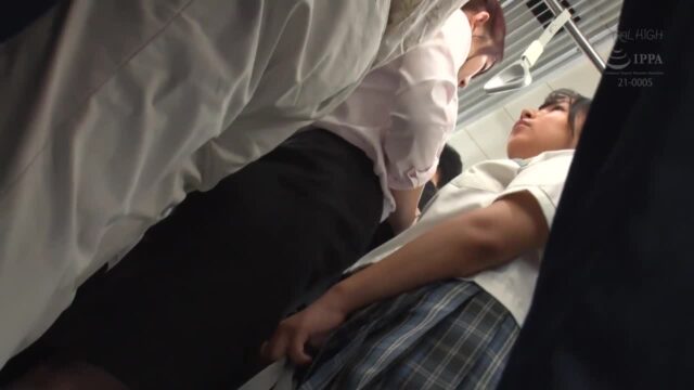 NHDTB-891 Beautiful breasted woman secretly played with her nipples under her clothes and made to have a lesbian orgasm on the train 2